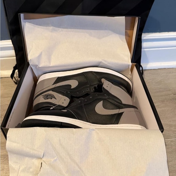 Air Jordan 1 Retro High OG 'Shadow' 2018 size 9 - Picture 2 of 8
